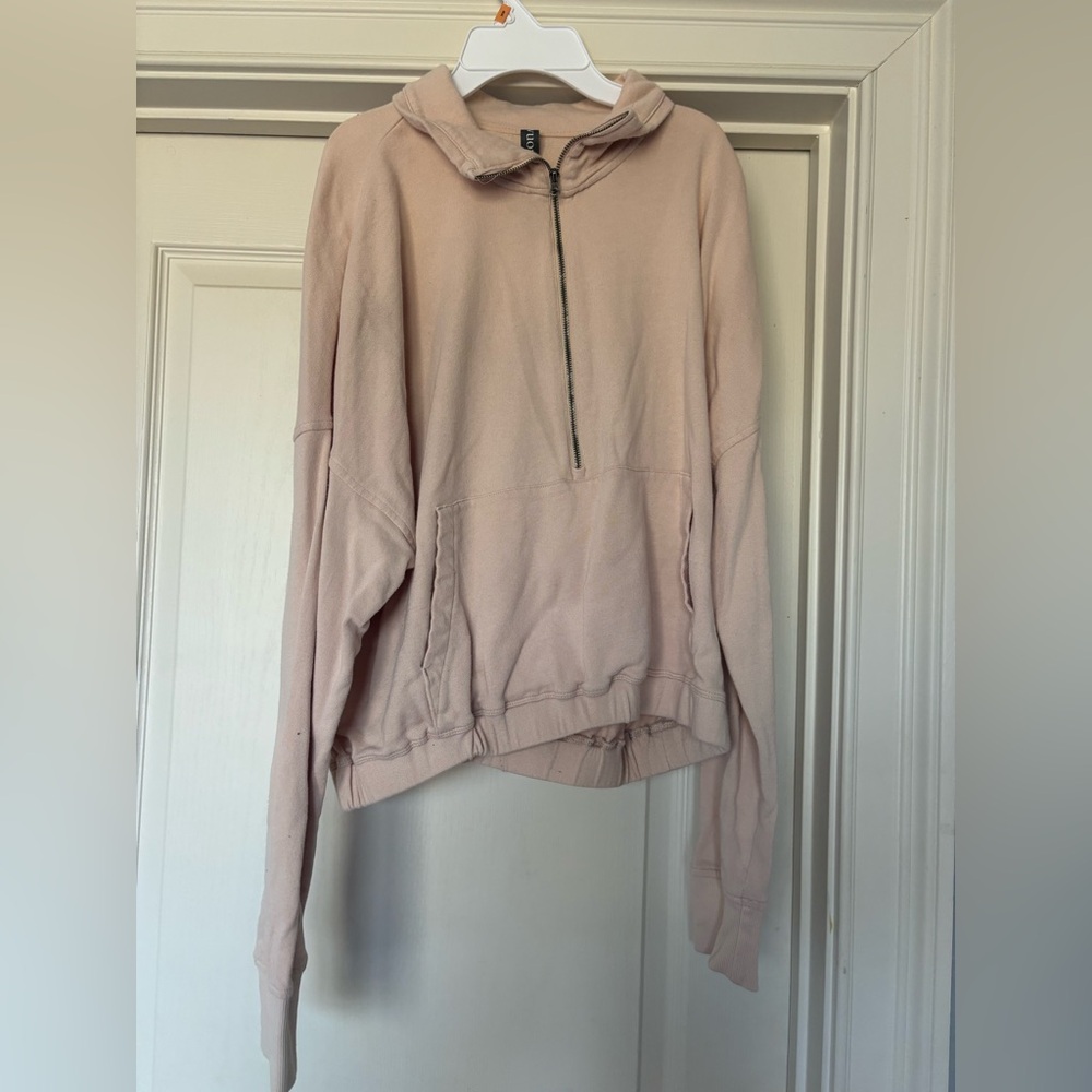 Vuori Half- Zip Up size Large